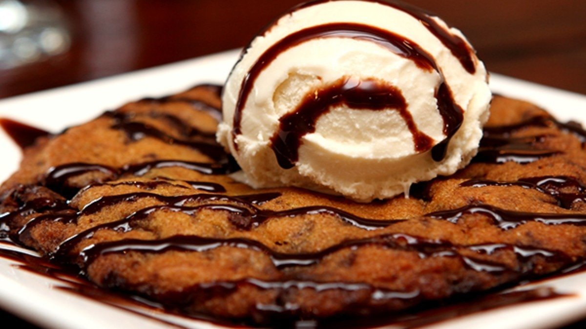 Top 5 Best Places to try Chocolate Chip Cookies in Lahore.